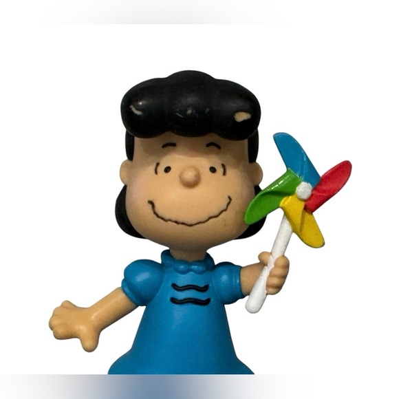 Peanuts Charlie Brown 3” Lucy Van Pelt PVC Cale Topper Figure - Picture 4 of 6